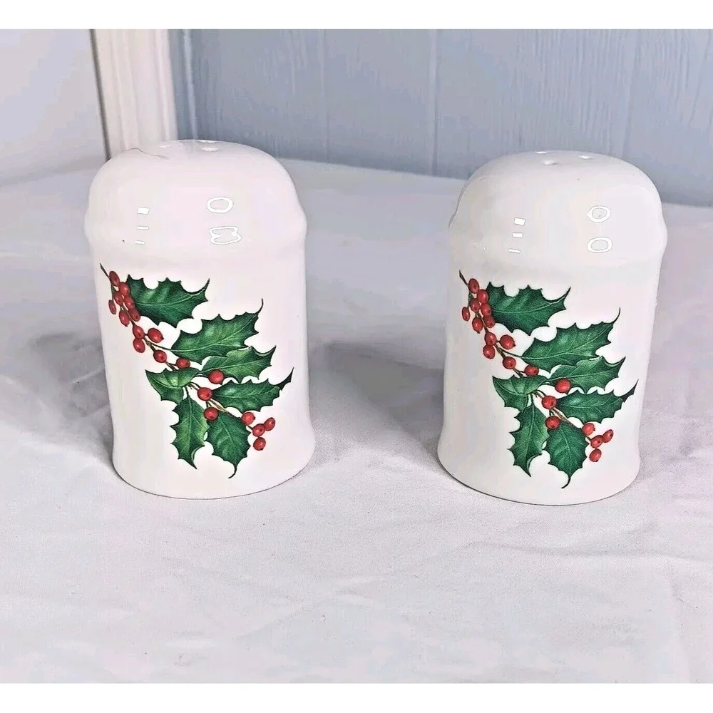 Hallmark Christmas Salt Pepper Shakers Holly Berries White Ceramic Holiday Decor